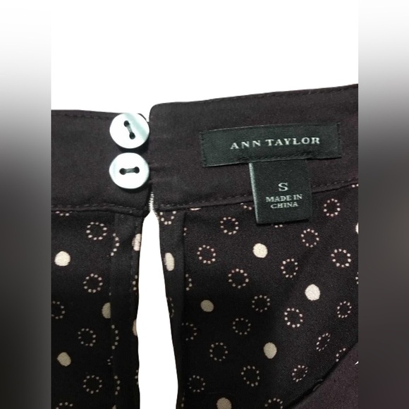 Ann Taylor women’s small sleeveless blouse, maroon, pink dots, bow detail - Picture 4 of 10